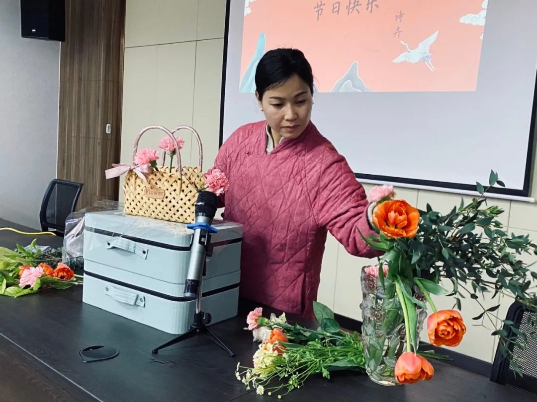 女神節(jié)快樂(lè)！三月花盛，品茗人生。